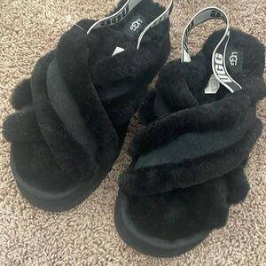 Size 10 UGG slippers never worn